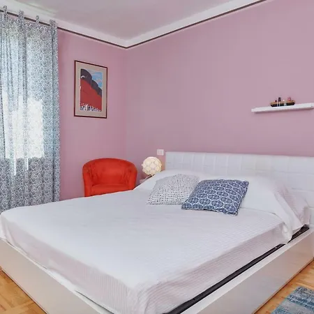 Apartment Giardina *